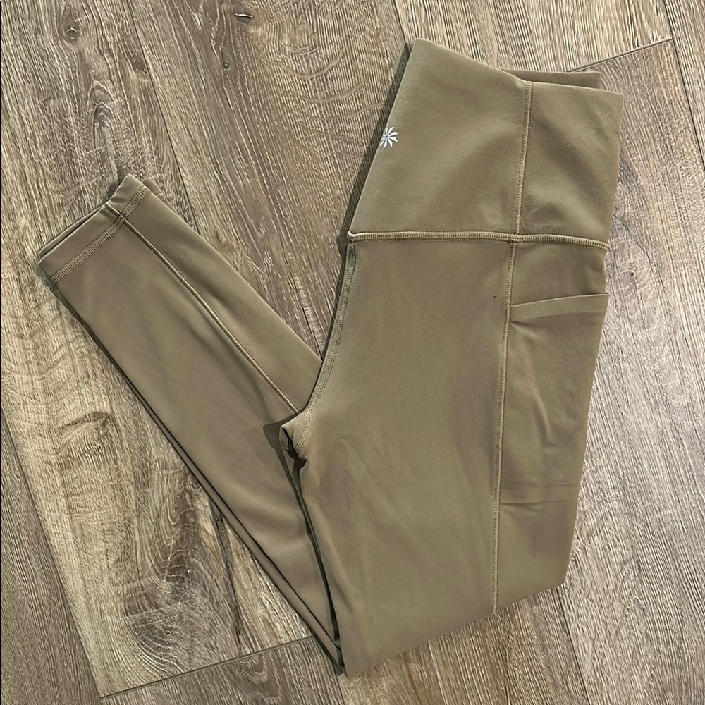 Worn once - ATHLETA Salutation Stash Pocket 7/8 Tights in Tan